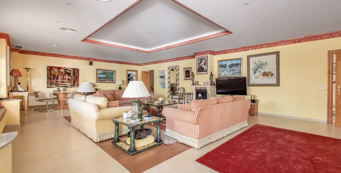 Venta de villa independiente en El Paraiso 25