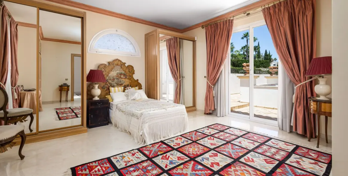 Venta de villa independiente en El Paraiso 27
