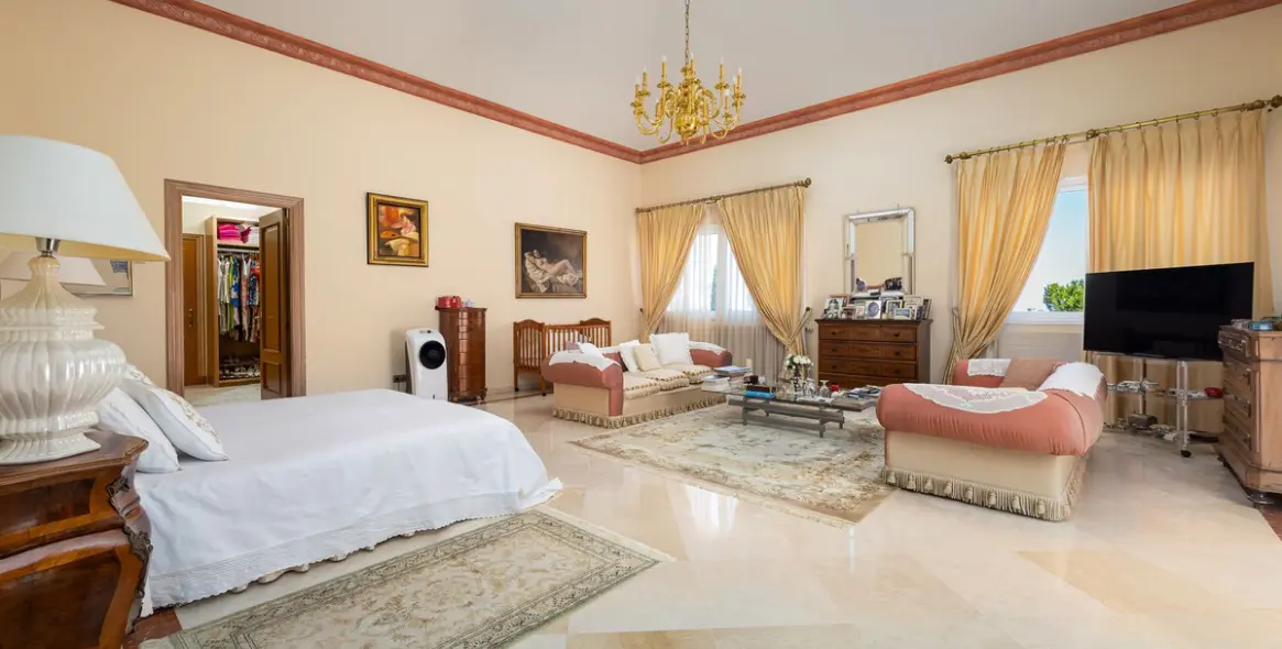 Venta de villa independiente en El Paraiso 29