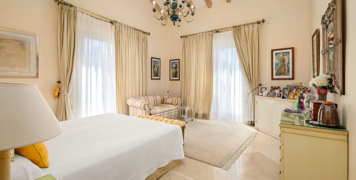 Venta de villa independiente en El Paraiso 37