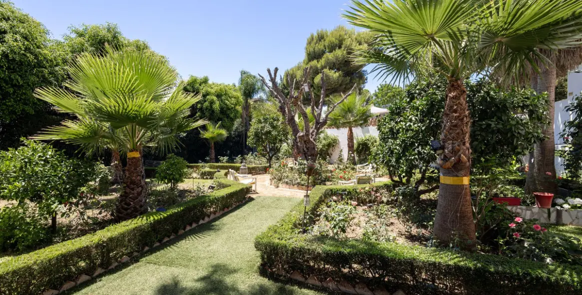 Venta de villa independiente en El Paraiso 44