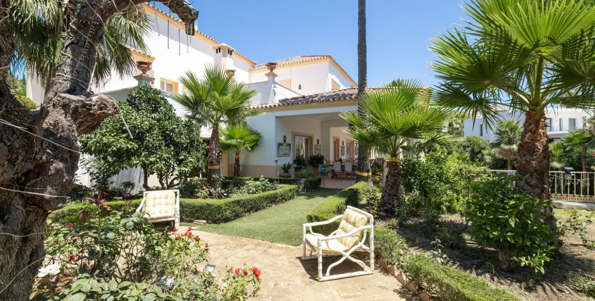 Venta de villa independiente en El Paraiso 47