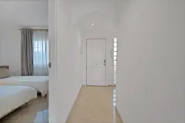 Image 4 thumb