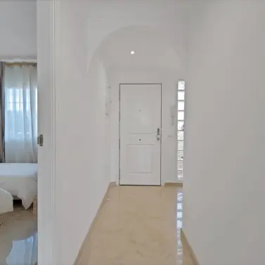 Долгосрочная аренда апартаментов на первом этаже в Marbella Este