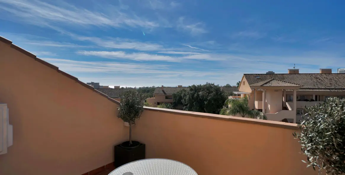 Долгосрочная аренда апартаментов на первом этаже в Marbella Este 24