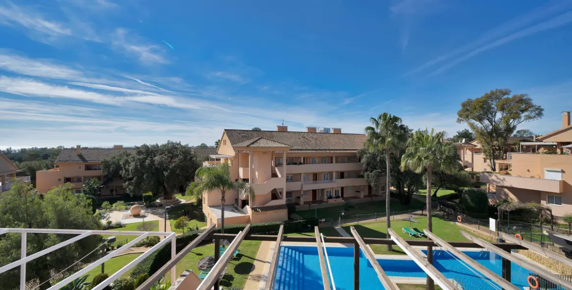 Долгосрочная аренда апартаментов на первом этаже в Marbella Este 25