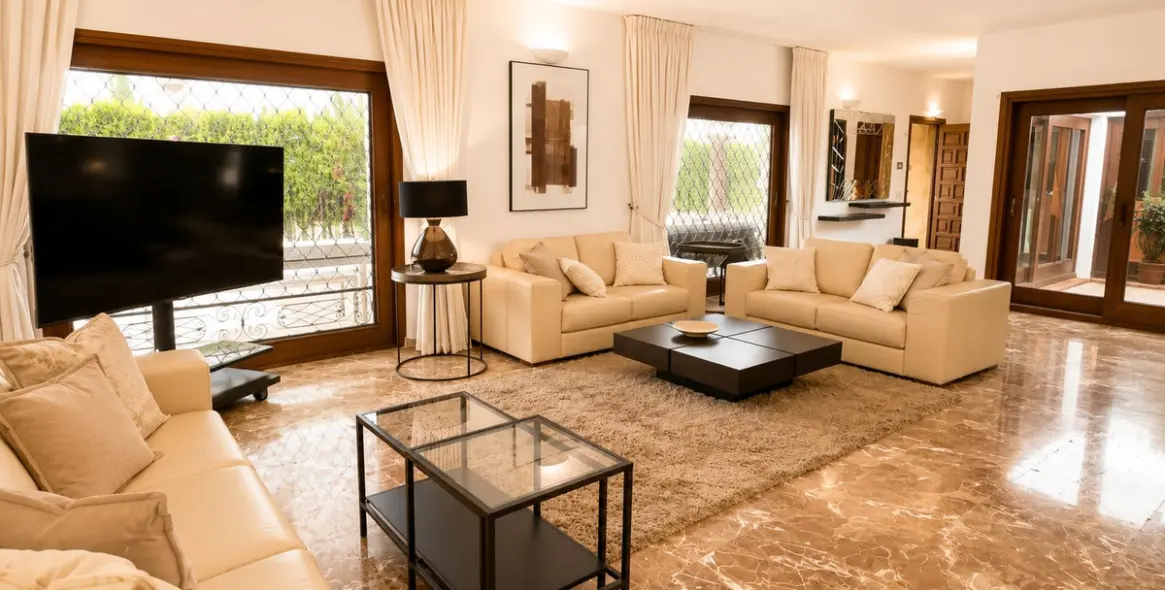 Long-term rent of detached villa in El Paraiso 1
