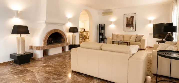Long-term rent of detached villa in El Paraiso 1