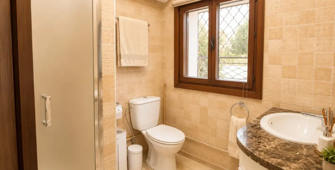 Long-term rent of detached villa in El Paraiso 7