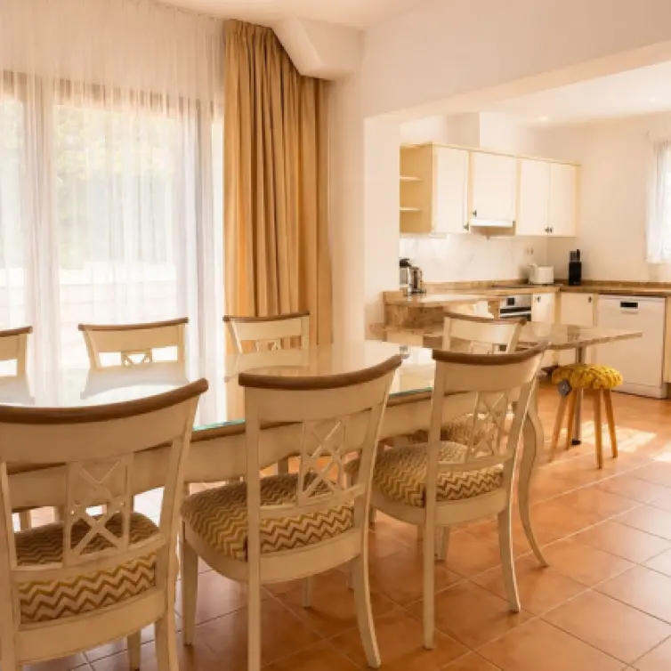 Long-term rent of detached villa in El Paraiso