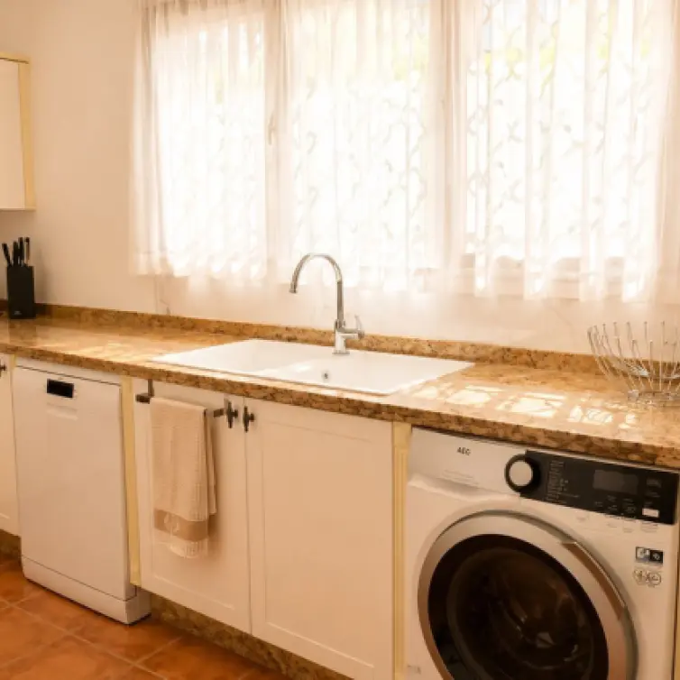 Long-term rent of detached villa in El Paraiso