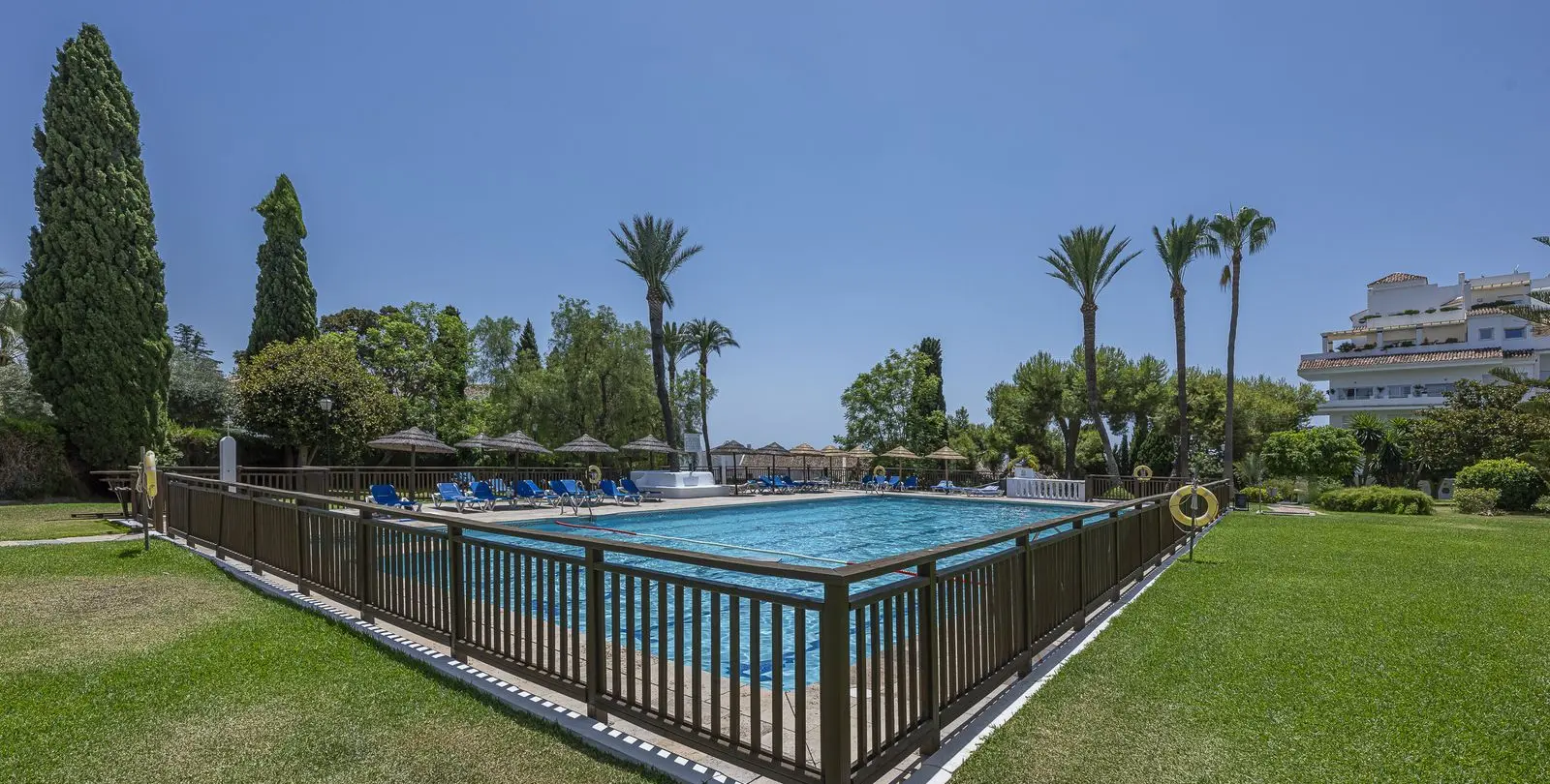 Sale of ground floor apartment in Nueva Andalucía 3