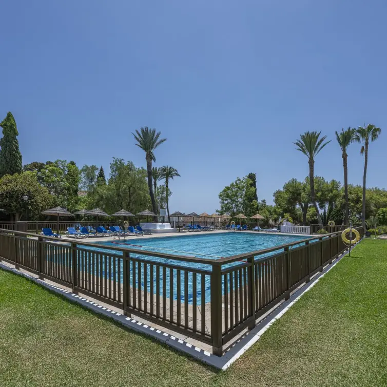 Sale of ground floor apartment in Nueva Andalucía