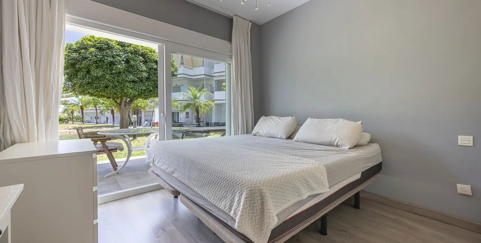 Sale of ground floor apartment in Nueva Andalucía 7
