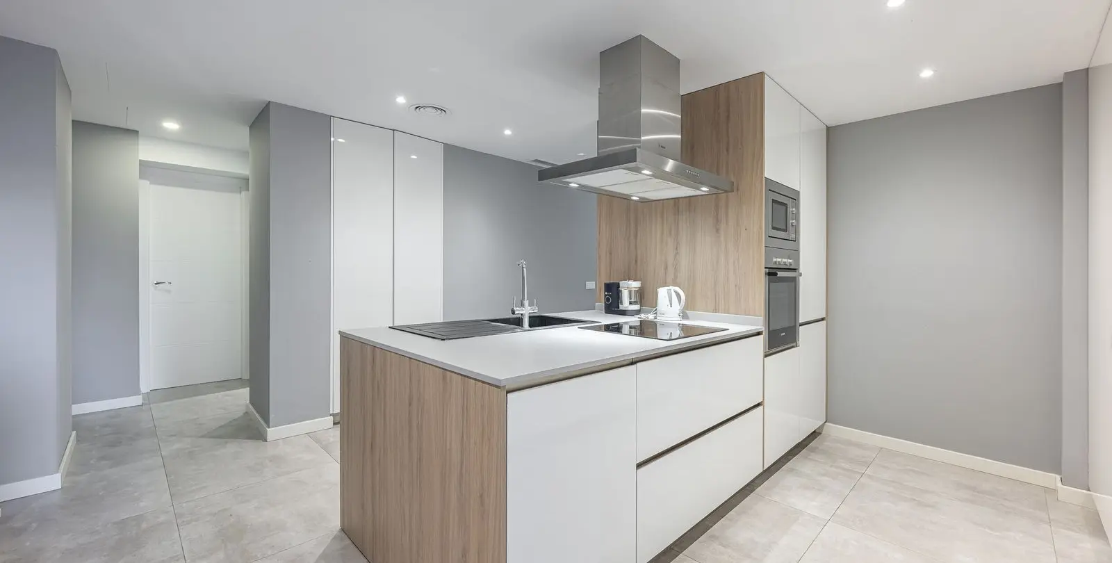 Sale of ground floor apartment in Nueva Andalucía 10