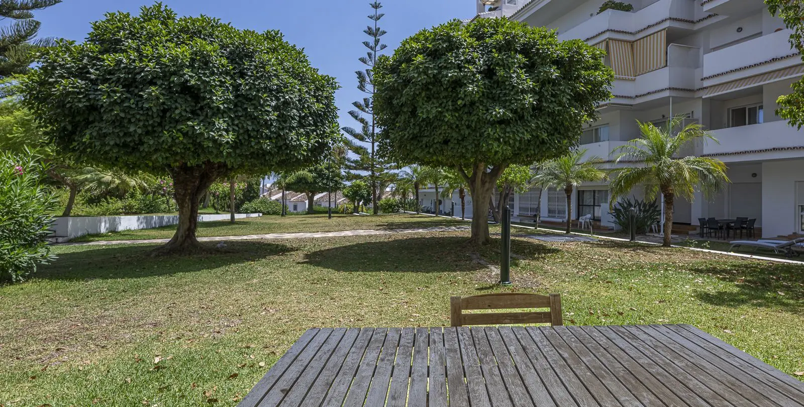 Sale of ground floor apartment in Nueva Andalucía 20