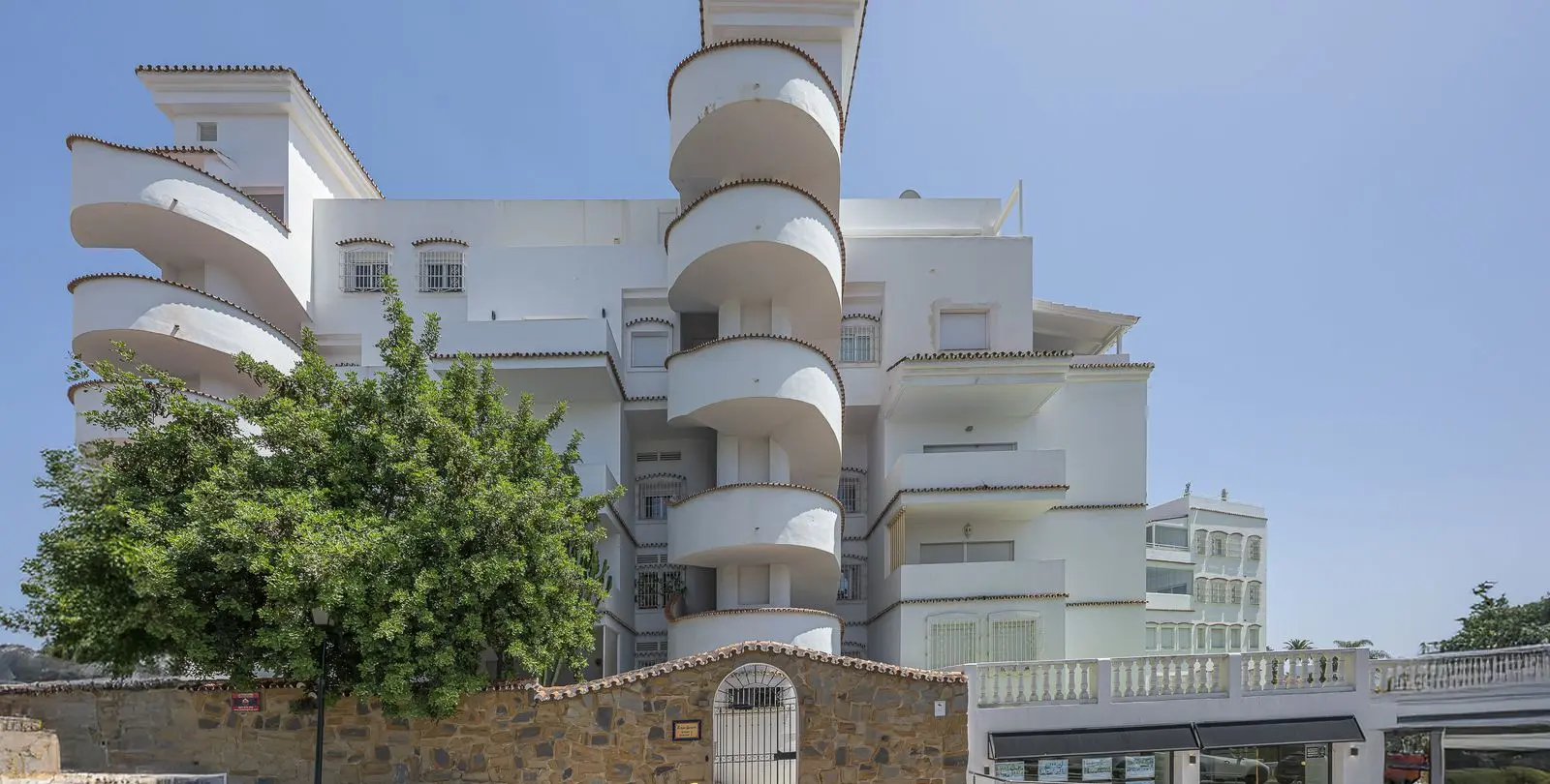 Sale of ground floor apartment in Nueva Andalucía 21