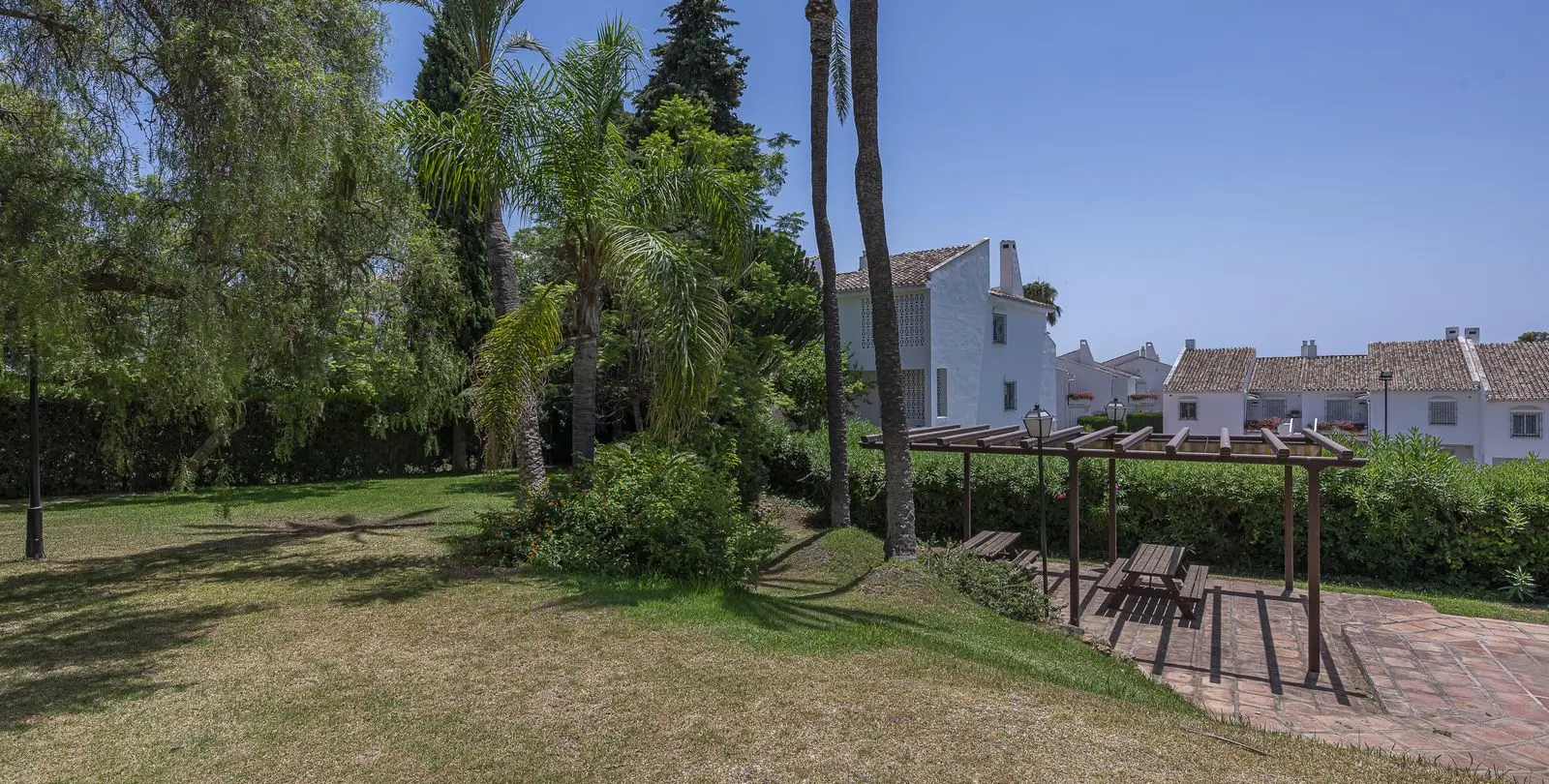 Sale of ground floor apartment in Nueva Andalucía 23