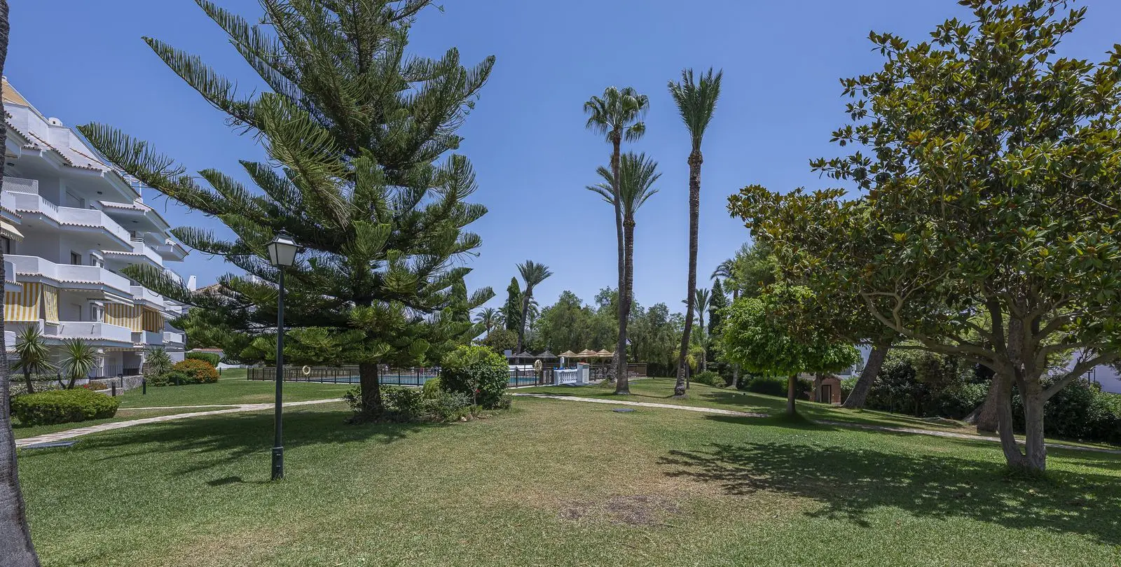 Sale of ground floor apartment in Nueva Andalucía 24