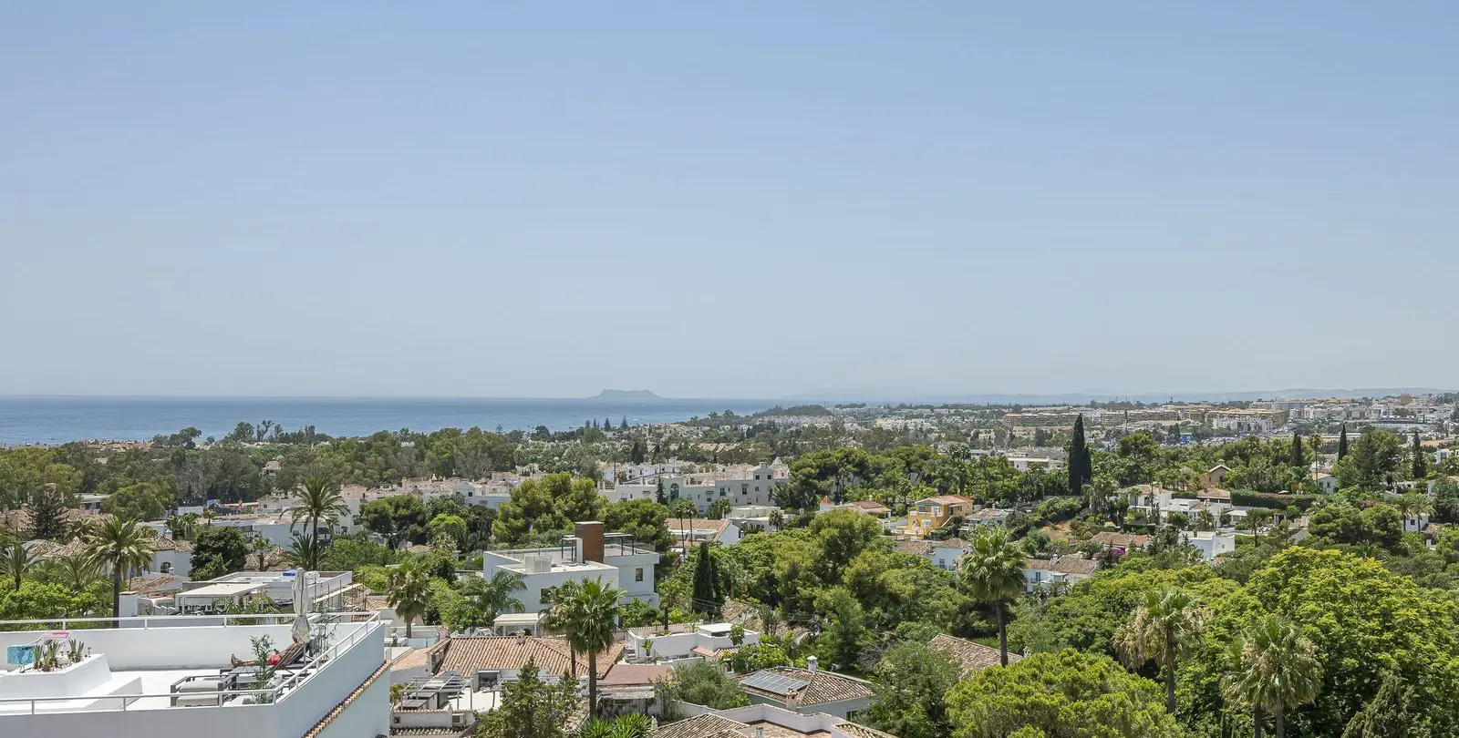 Sale of ground floor apartment in Nueva Andalucía 26