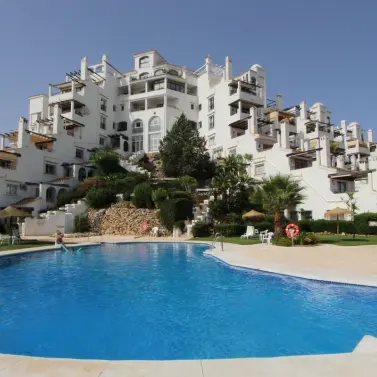 Venta de apartamento en planta media en Calahonda