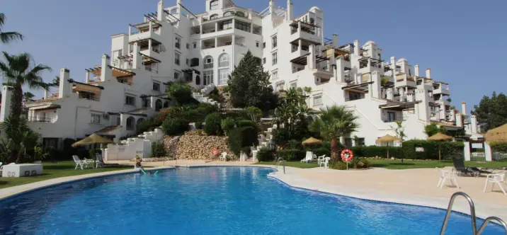 Venta de apartamento en planta media en Calahonda 0