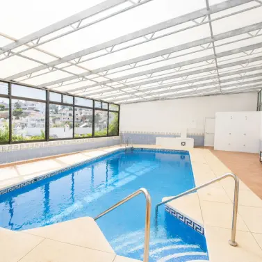 Venta de apartamento en planta media en Calahonda