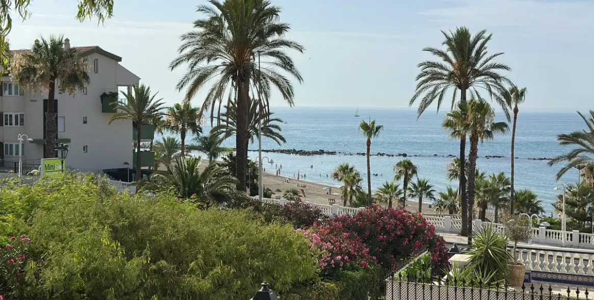 Venta de apartamento en planta media en Benalmadena Costa 1