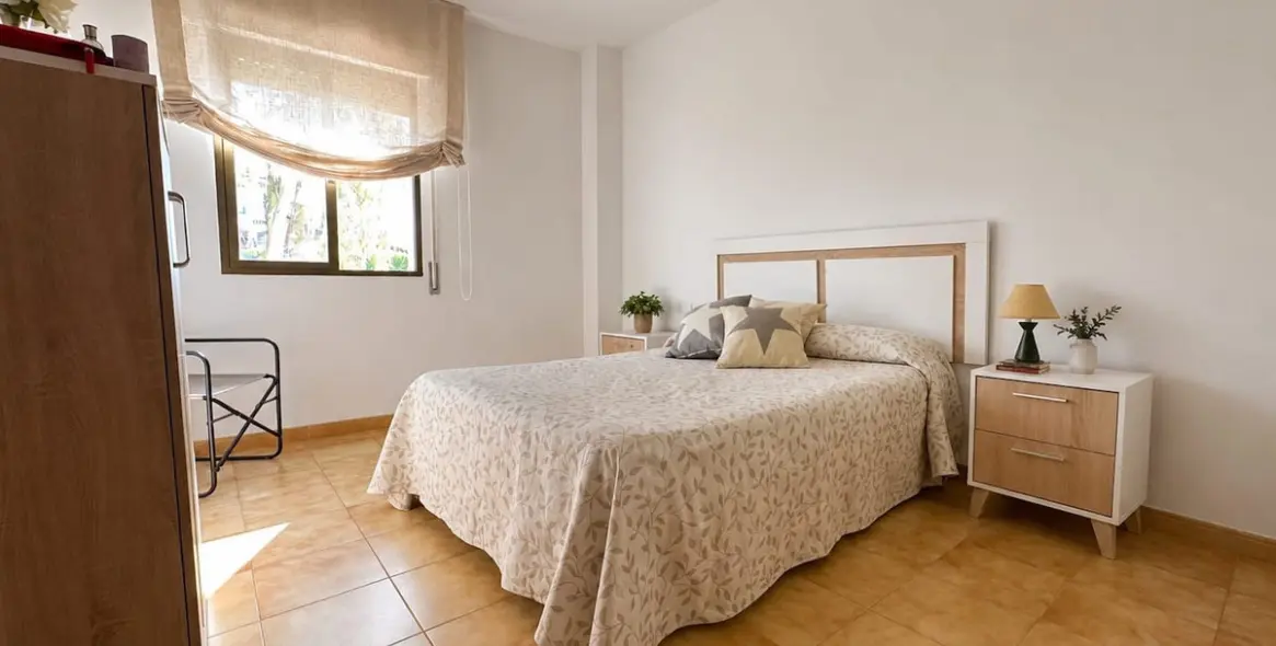Venta de apartamento en planta media en Benalmadena Costa 12