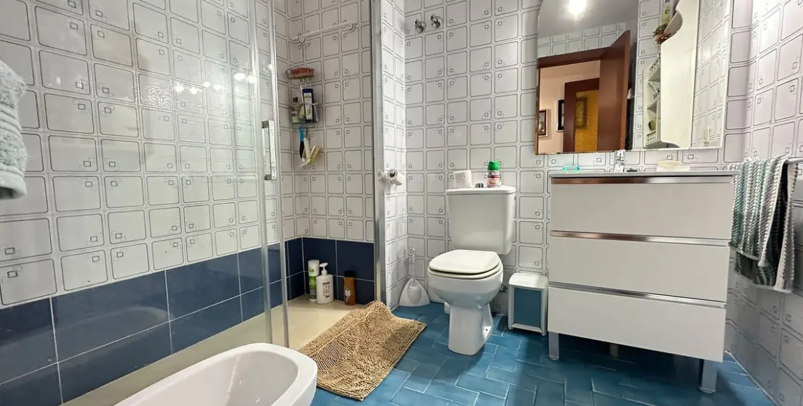 Venta de apartamento en planta media en Benalmadena Costa 16