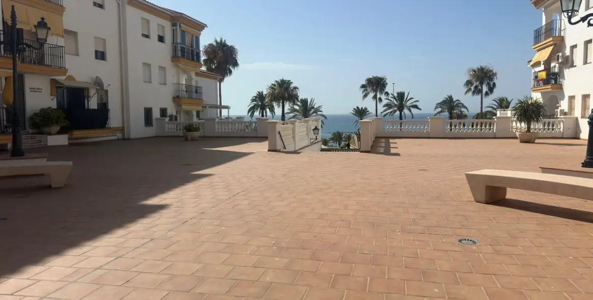 Venta de apartamento en planta media en Benalmadena Costa 26