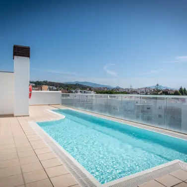 Sale of middle floor apartment in Estepona