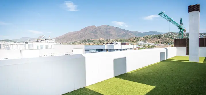 Sale of middle floor apartment in Estepona 1