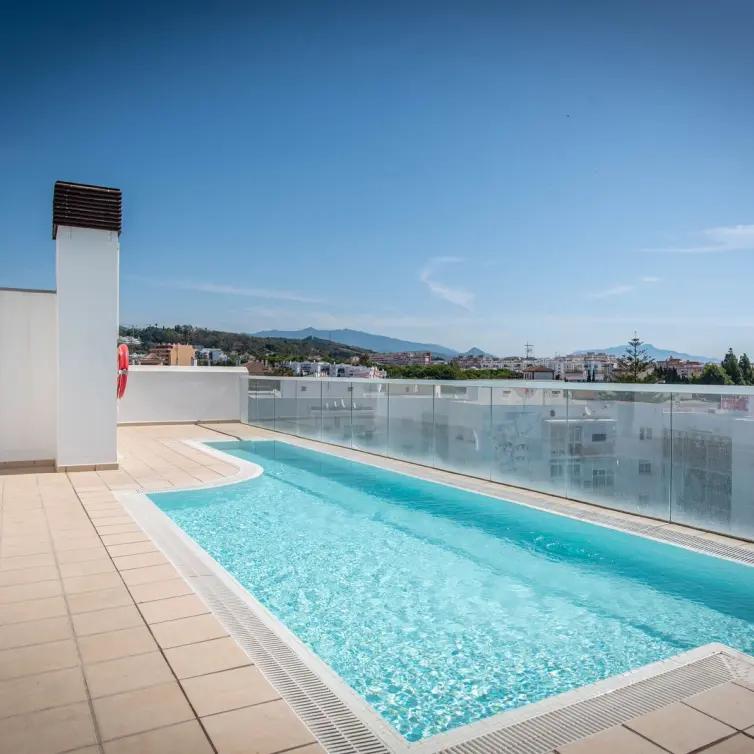 Продажа апартаментов на среднем этаже в Estepona