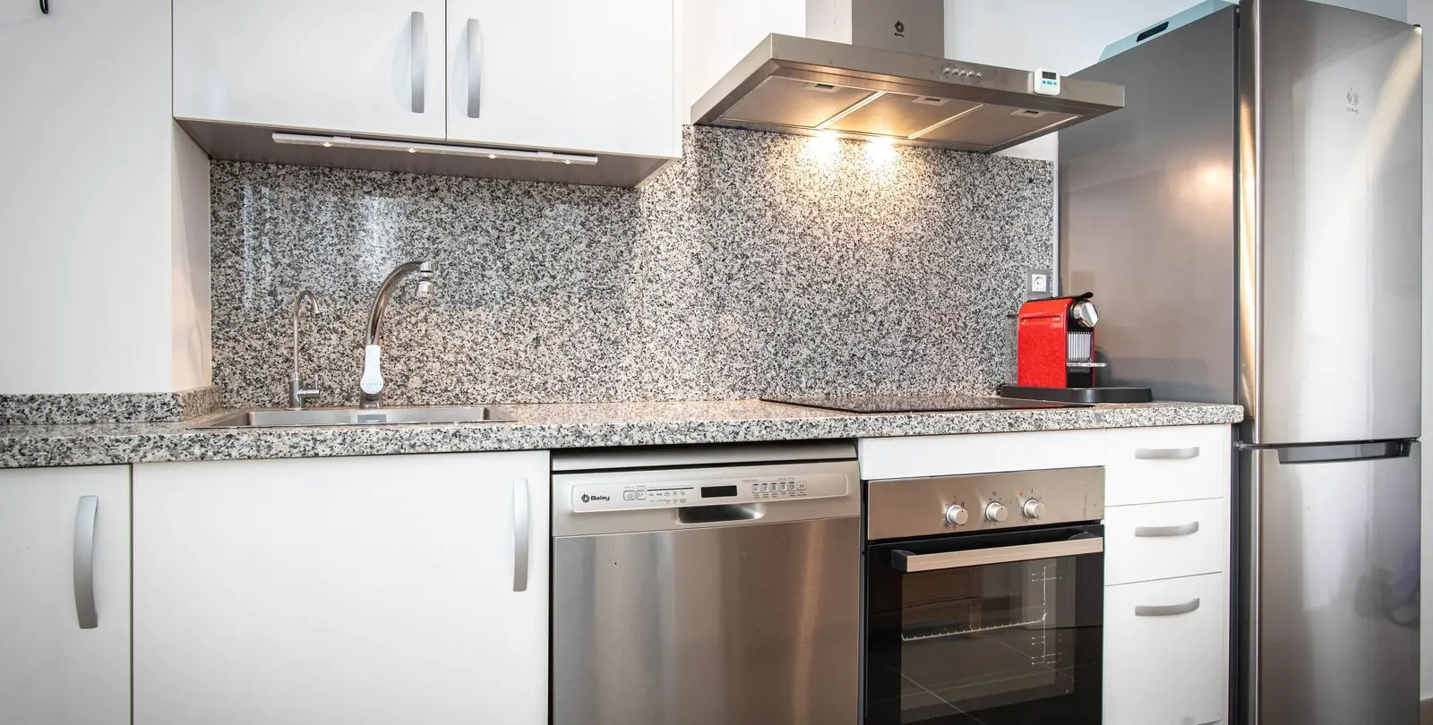 Venta de apartamento en planta media en Estepona 6