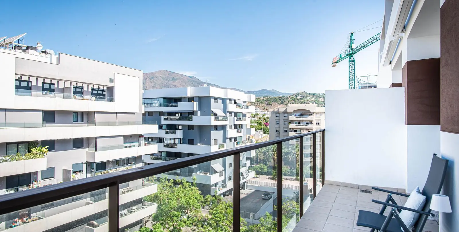 Venta de apartamento en planta media en Estepona 9