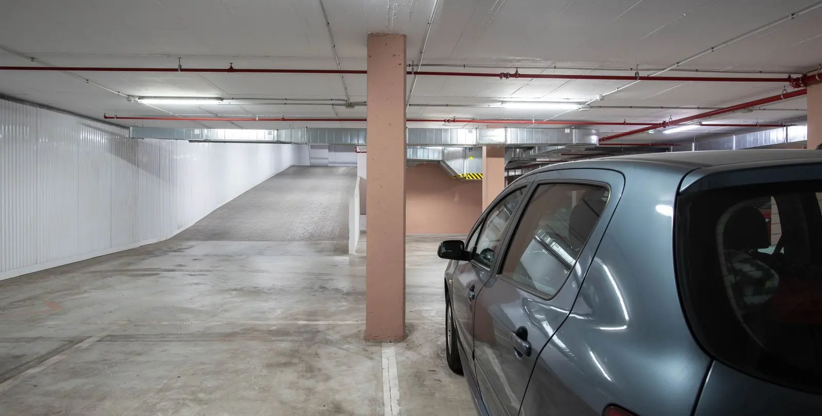 Venta de apartamento en planta media en Estepona 15