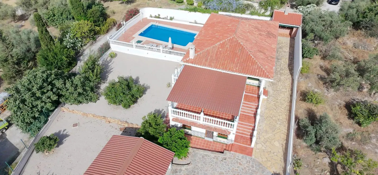 Sale of detached villa in Periana 1