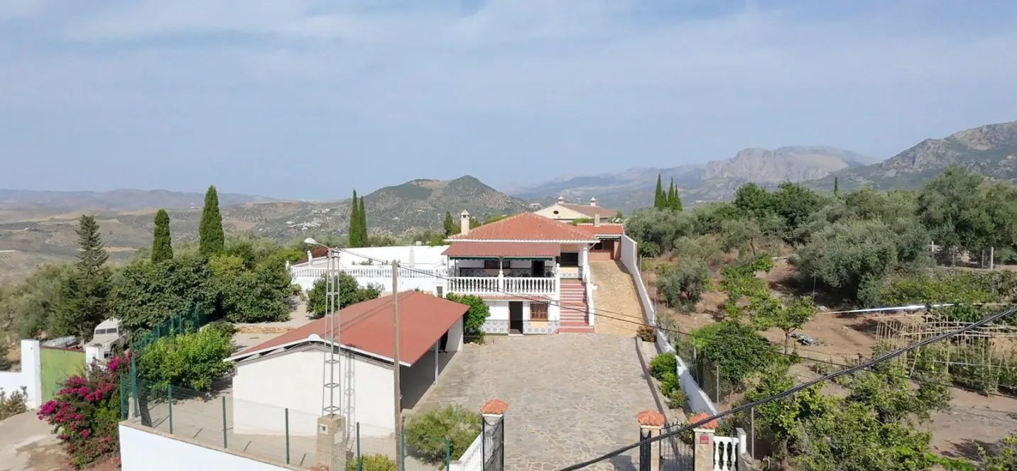 Sale of detached villa in Periana 3
