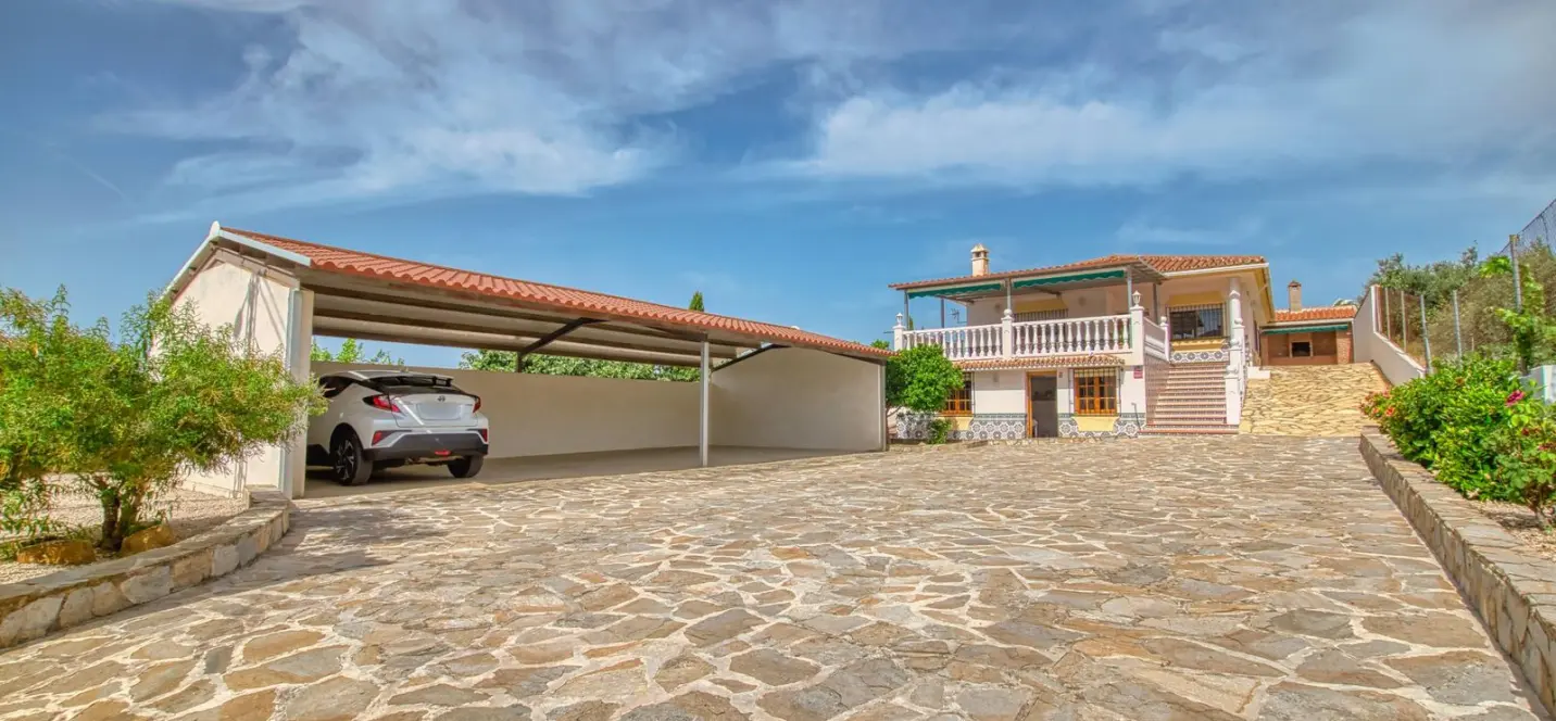 Sale of detached villa in Periana 4