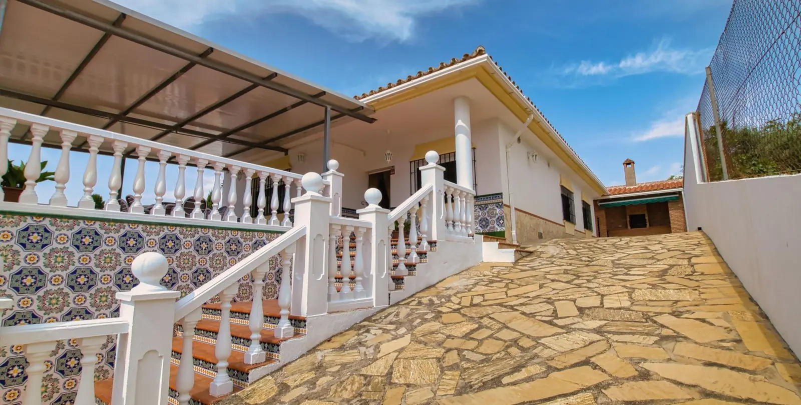 Sale of detached villa in Periana 6