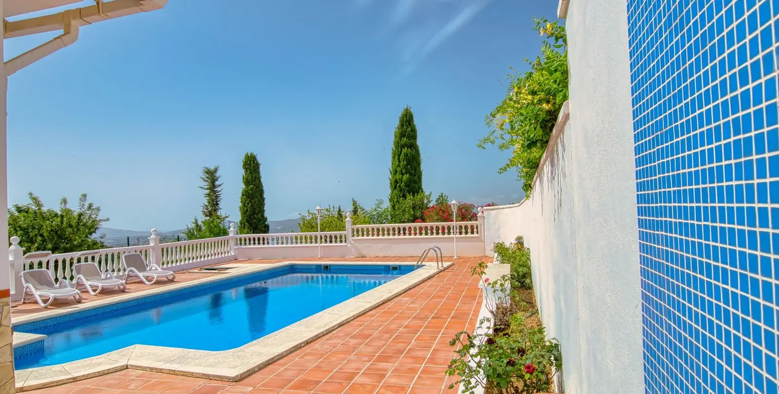 Sale of detached villa in Periana 8