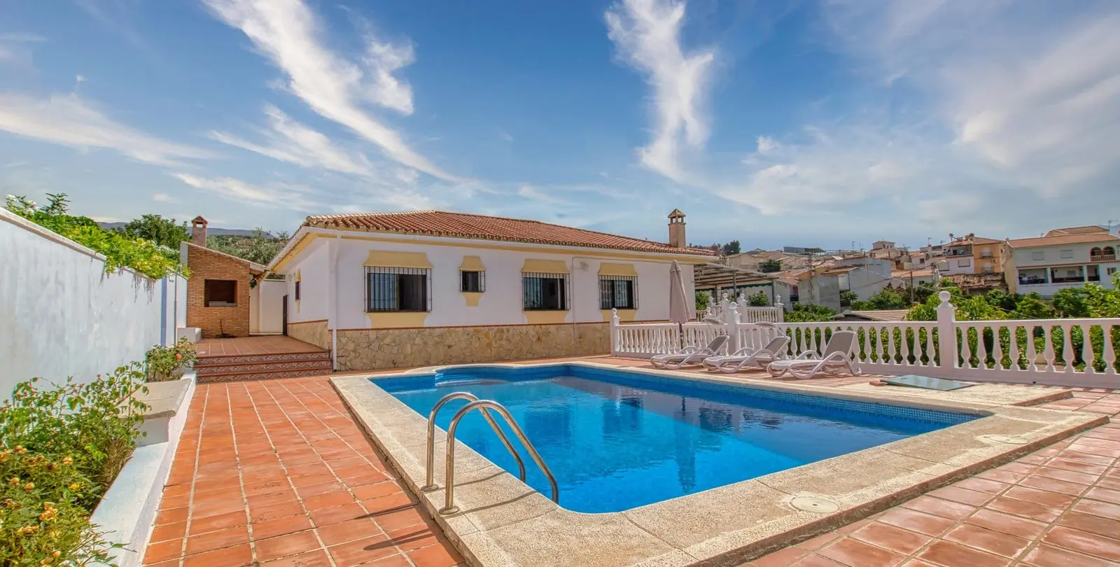 Sale of detached villa in Periana 10