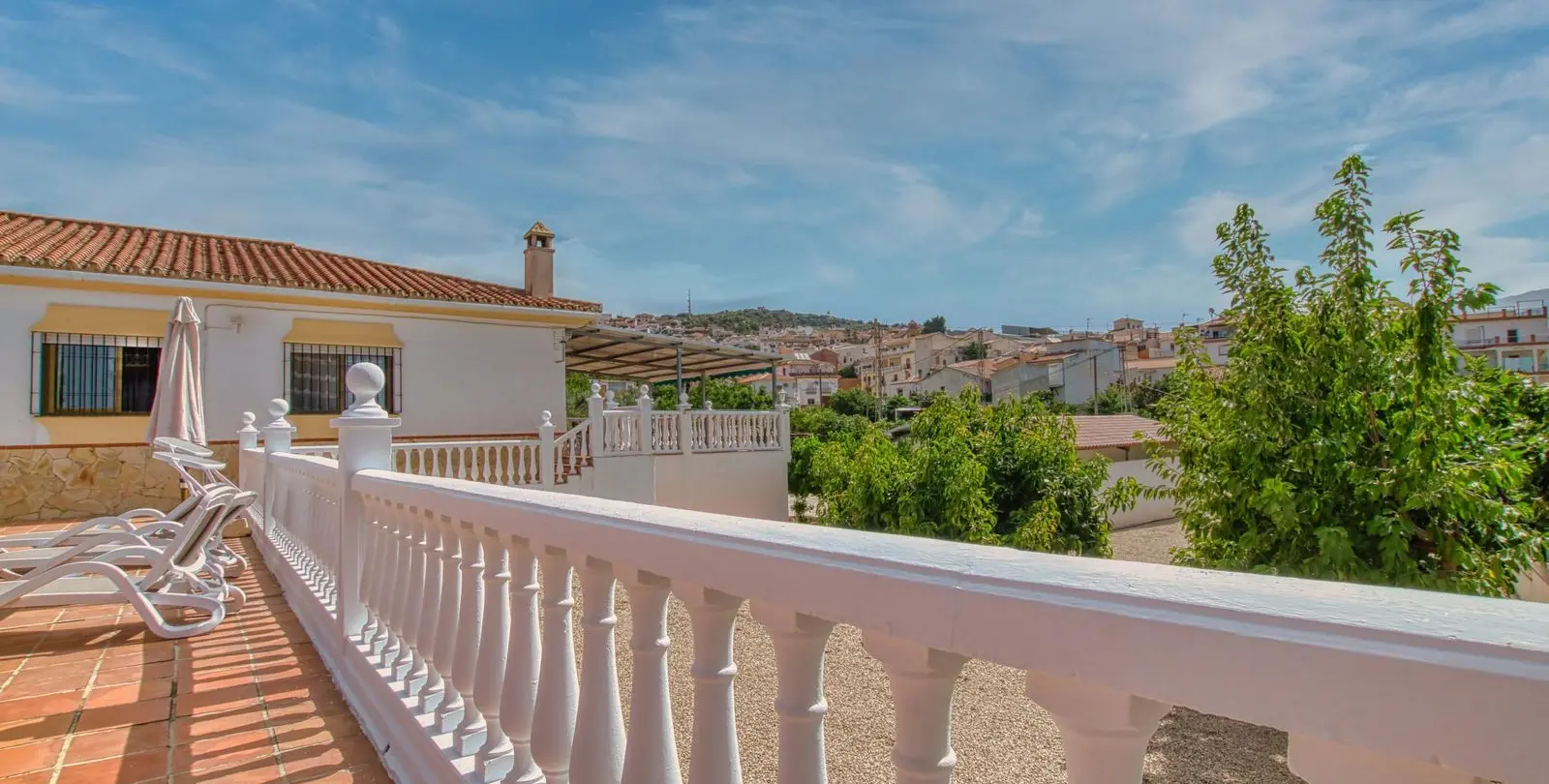 Sale of detached villa in Periana 12