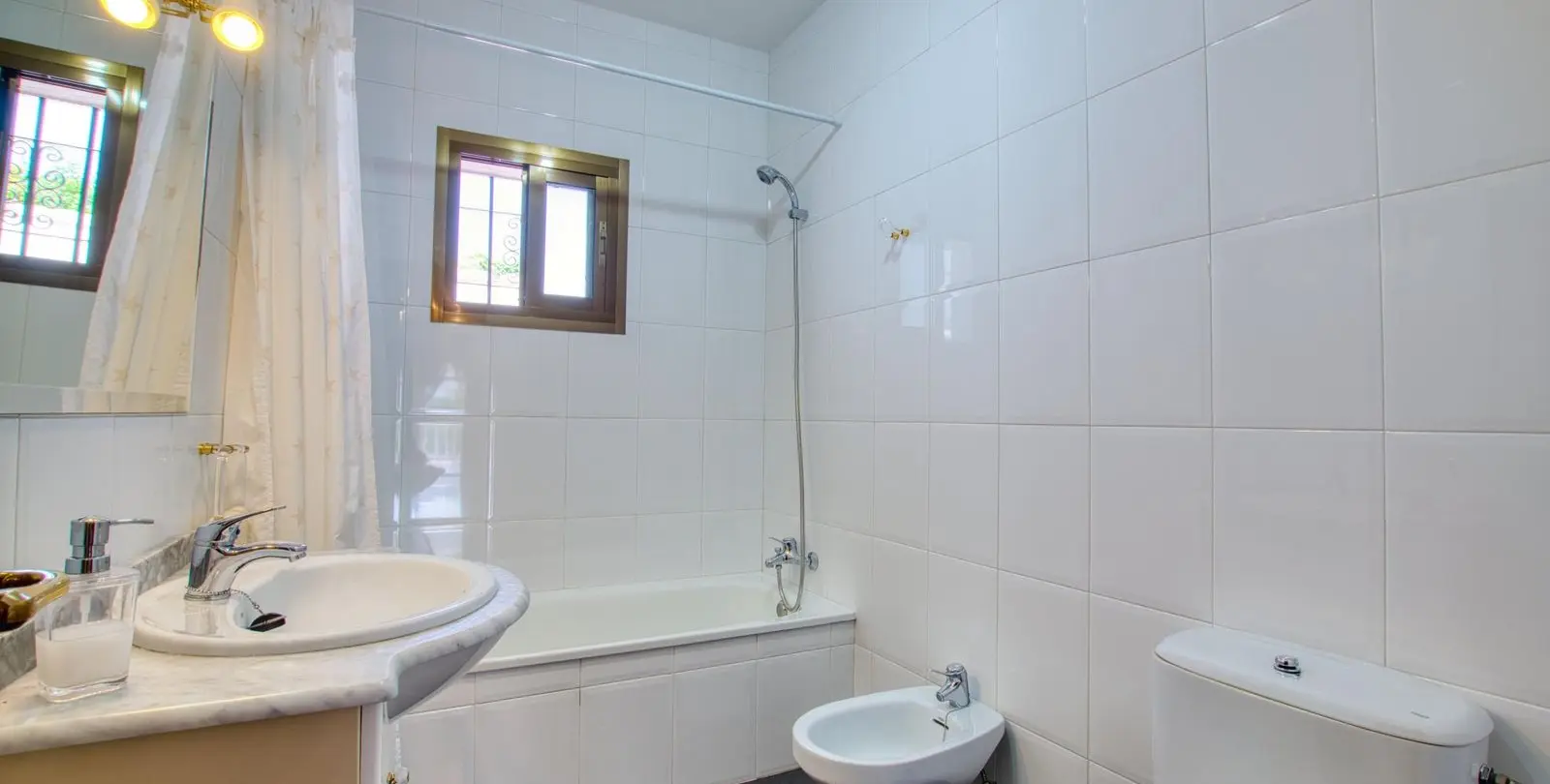 Sale of detached villa in Periana 24