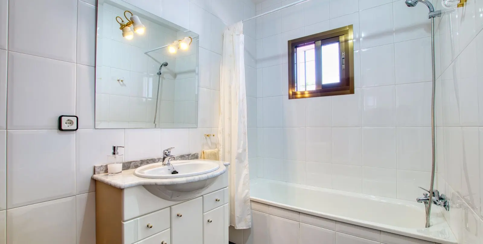 Sale of detached villa in Periana 25