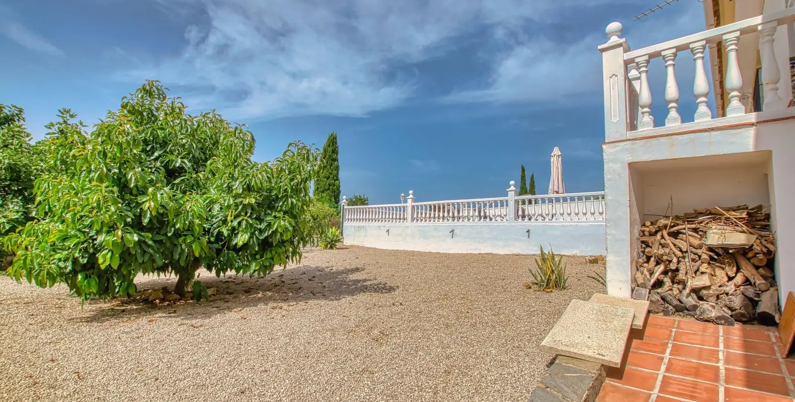 Sale of detached villa in Periana 32