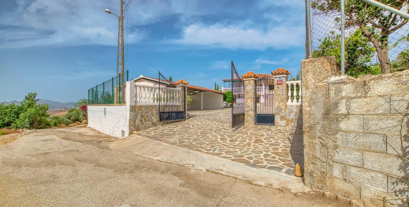 Sale of detached villa in Periana 35