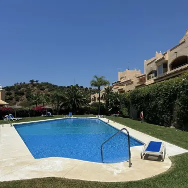 Краткосрочная аренда апартаментов на среднем этаже в Elviria