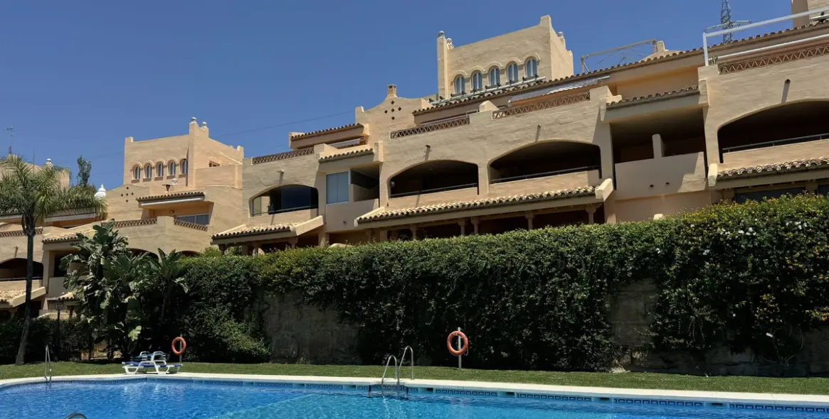 Краткосрочная аренда апартаментов на среднем этаже в Elviria 2